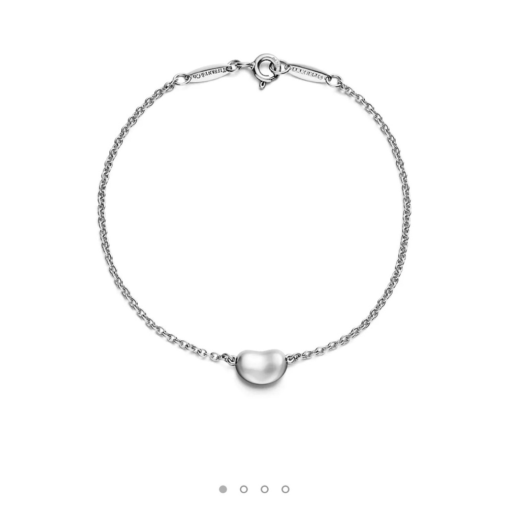Tiffany & Co | Elsa Peretti Bean® design Bracelet
in Sterling Silver, 9 mm